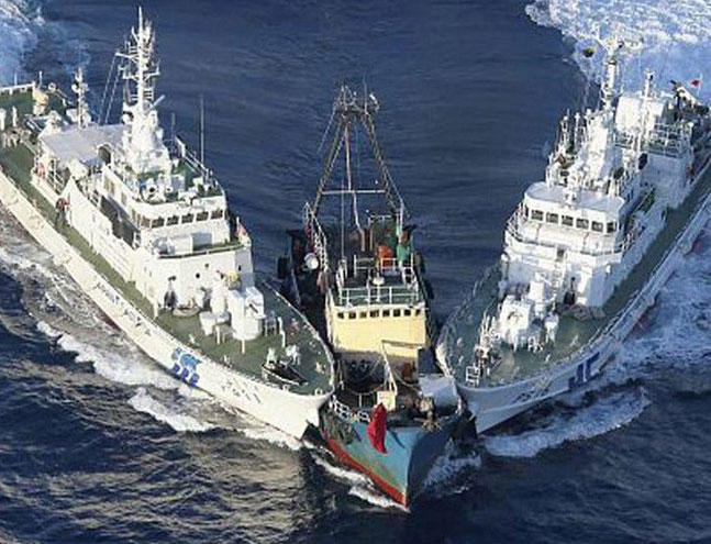 Tàu Cảnh sát biển Nhật Bản đụng độ tàu cá Trung Quốc chở 14 người Hồng Kông đổ bộ lên Senkaku/Điếu Ngư